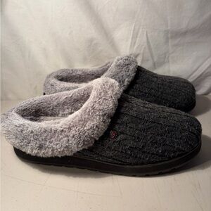 Bobs from Skechers  memory foam Gray Plush Slippers size 9